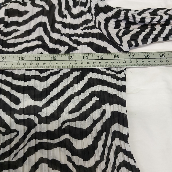 Marks and Spencer Pleated Zebra Long Sleeve Blouse M&S - Picture 5 of 6